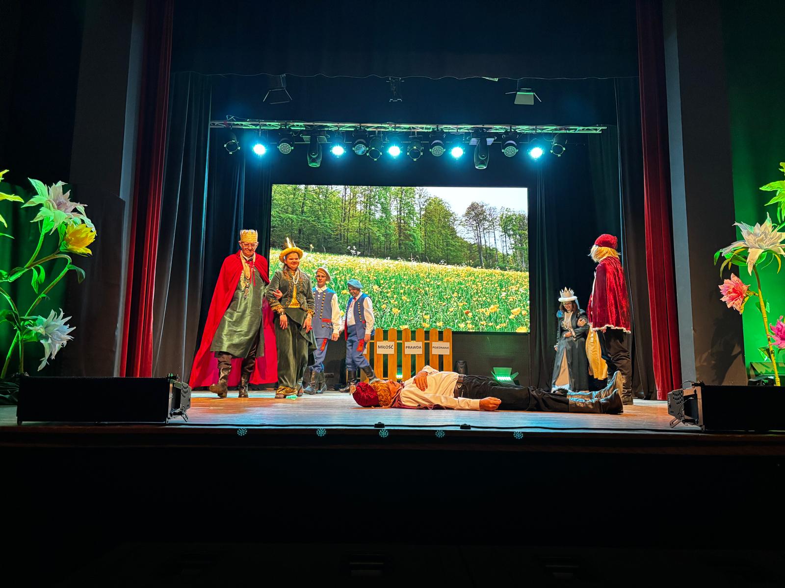 Obchody Międzynarodowego Dnia Osób z Niepełnosprawnościami oraz oficjalne przekazanie samochodu dla WTZ w Janowie Lubelskim