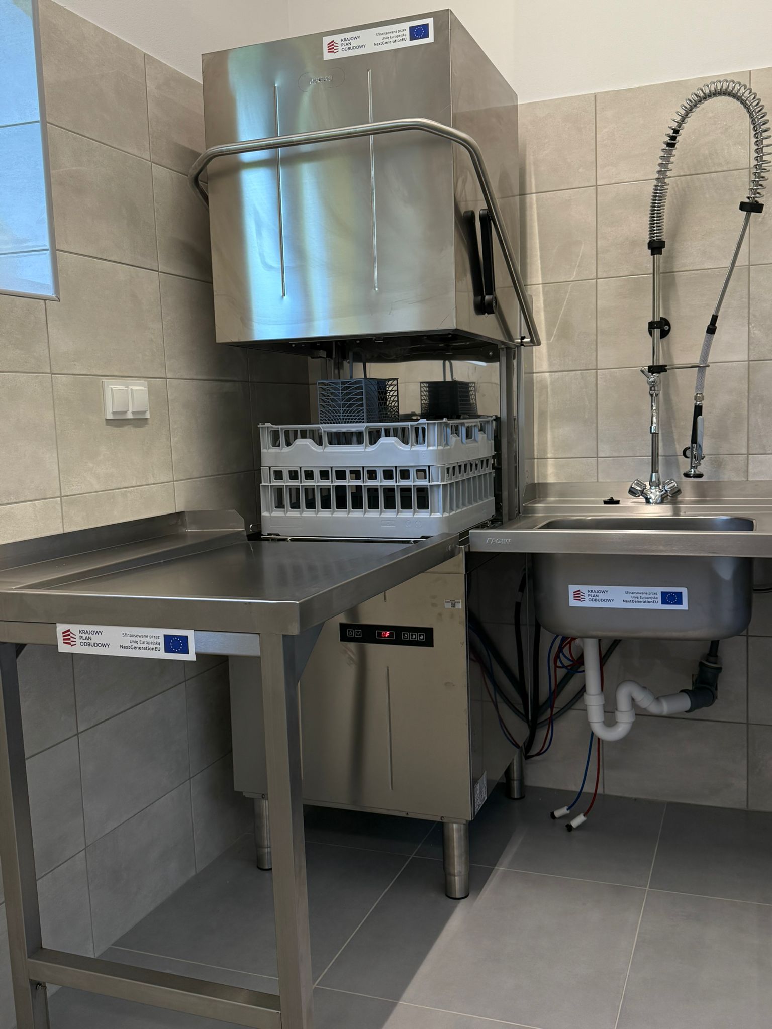 ZAKOŃCZENIE MODERNIZACJI MAGAZYNÓW NALEŻĄCYCH DO CARITAS DIECEZJI SANDOMIERSKIEJ