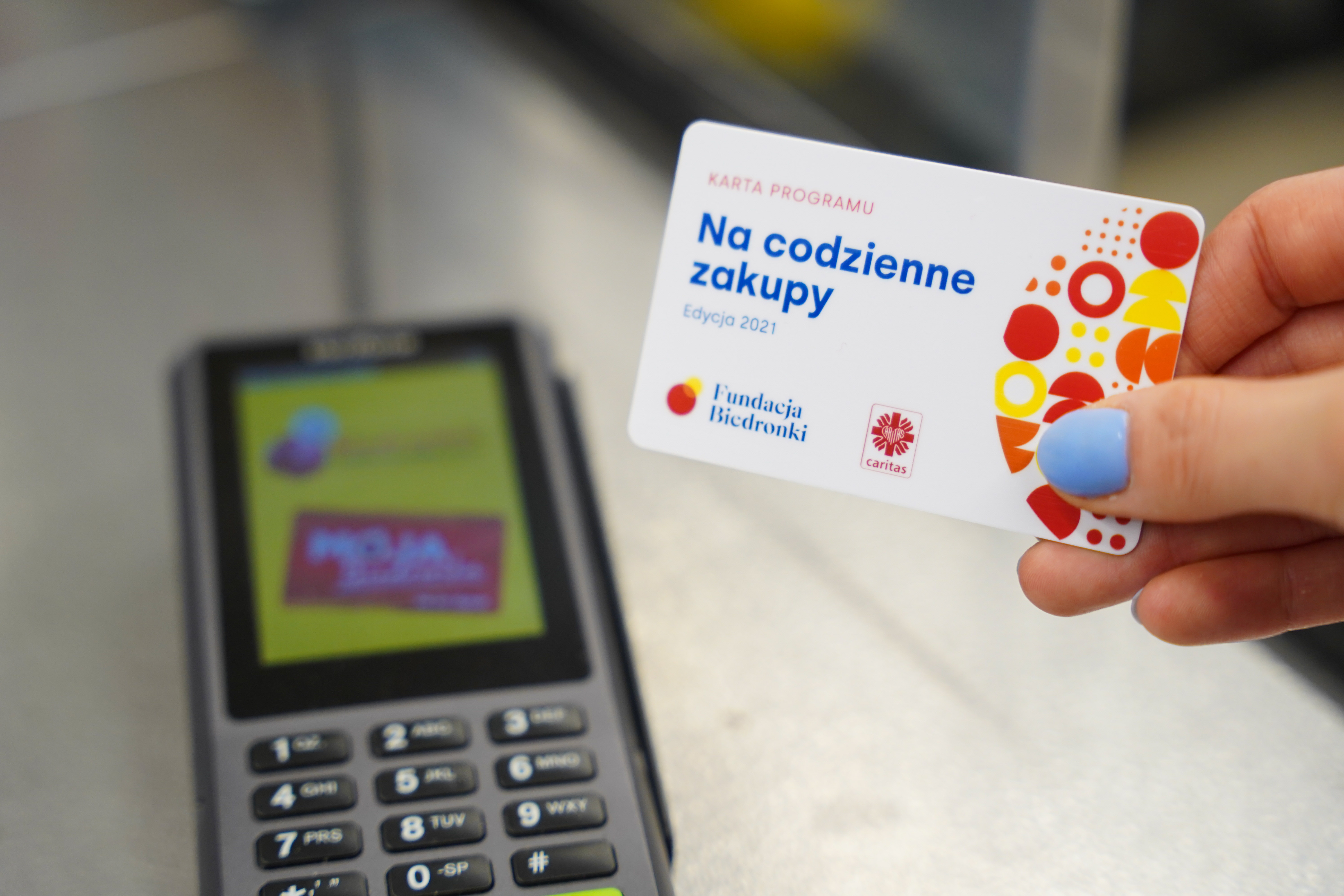 10 tys. potrzebujących seniorów z kartami na zakupy